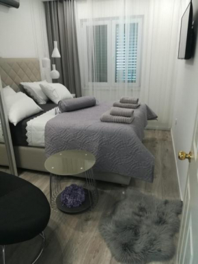 Отель Apartmani Vidoš  Макарска 